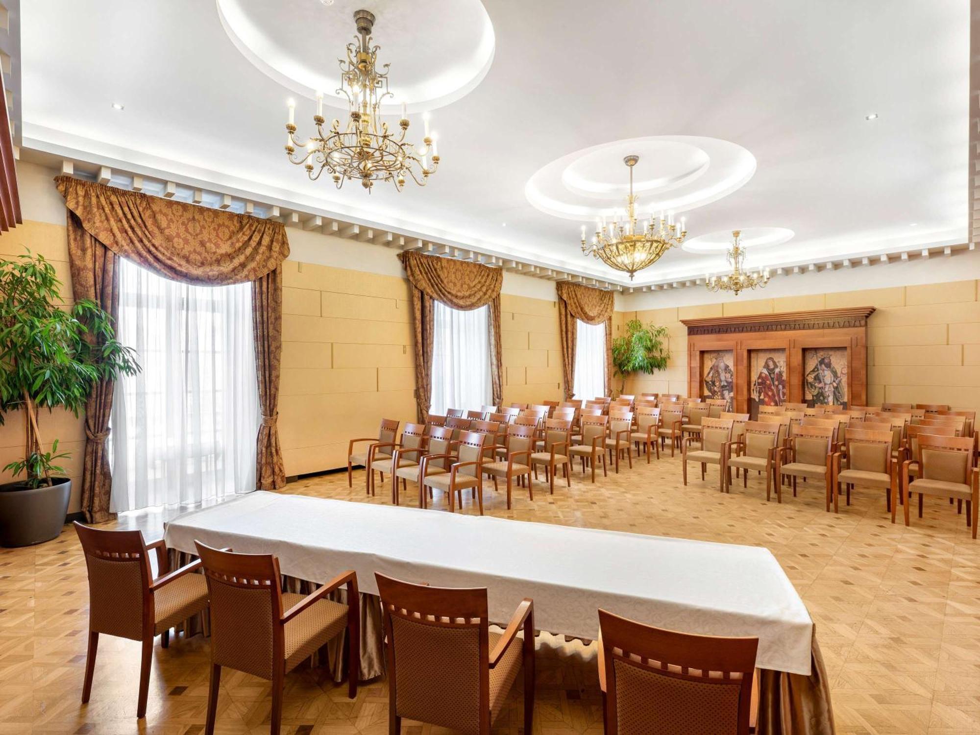Mercure Szekesfehervar Magyar Kiraly Eksteriør billede